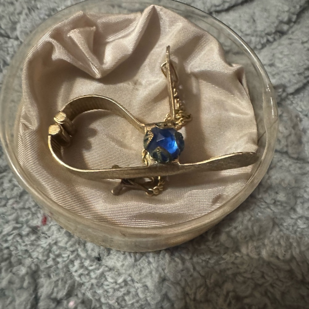 Vintage glove holder …gold tone with blue stones. 1940’s 1950’s